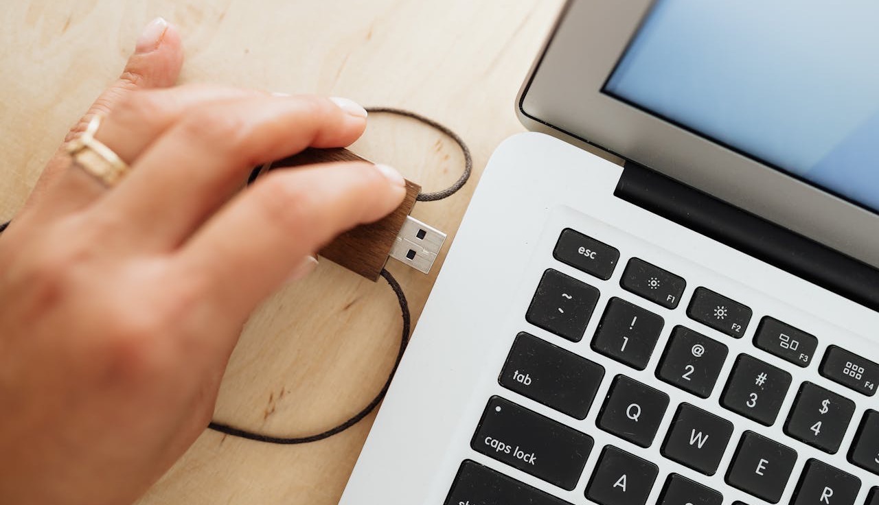 how to use usb flash drive on mac